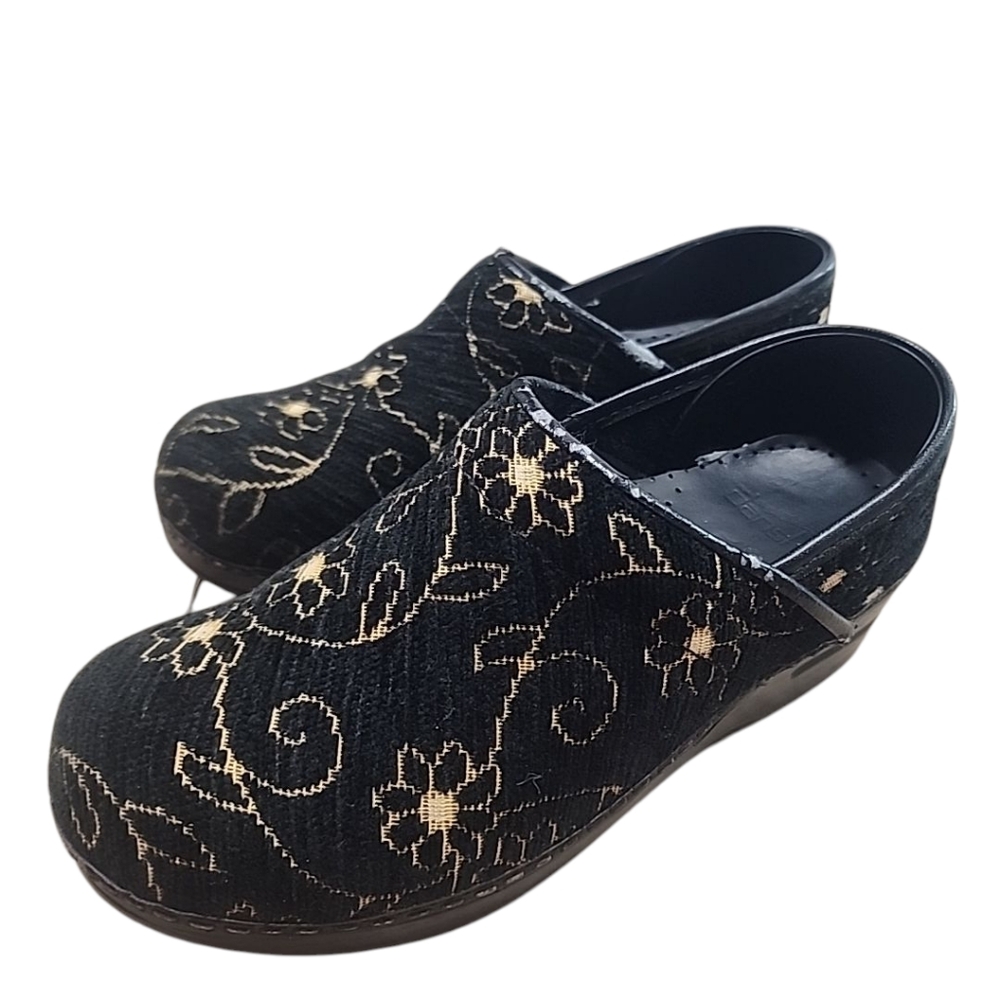 Dansko Women 37 6.5 US Suede Black Floral Tapestry Clogs